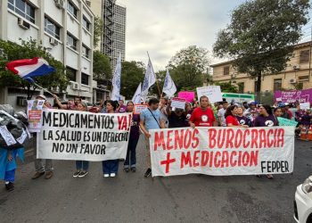 Pacientes con enfermedades catastróficas exigen medicamentos y pago de deudas