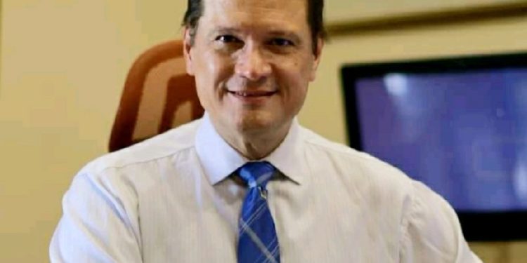 Ordenan captura de abogado tras revocarse suspensión de su condena por incumplimiento alimentario