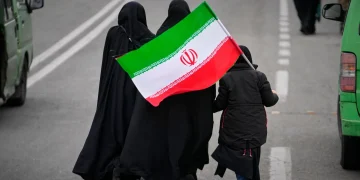 Irán lanza amenaza global a sitios turísticos mientras EEUU despliega fuerzas en Oriente Medio