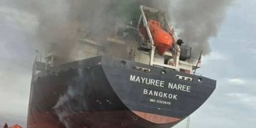 Irán atacó buques en el Estrecho de Ormuz y sube el precio del petróleo