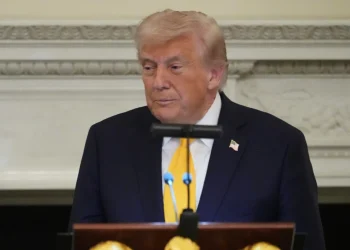 La Casa Blanca publica guía sobre inteligencia artificial, pide no imponer demasiadas regulaciones