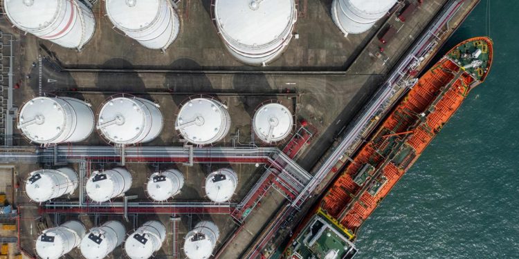 EE.UU liberará 86 millones de barriles de petróleo para estabilizar mercados