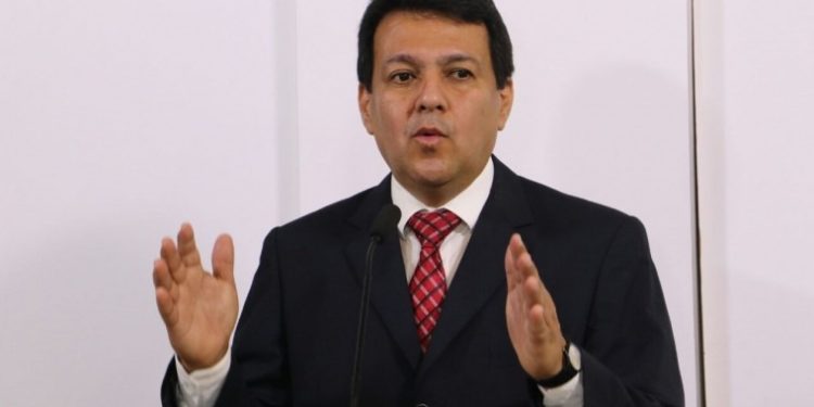 Critican intención de regular el uso de celulares en escuelas: “Será una ley muerta”