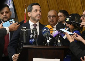 Latorre no está satisfecho con la atención en salud y pide «cambios»