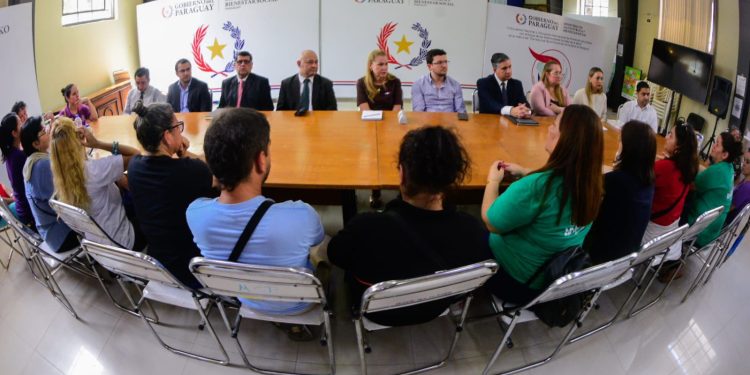 Salud y asociaciones de pacientes acuerdan reunión de trabajo desde el próximo lunes