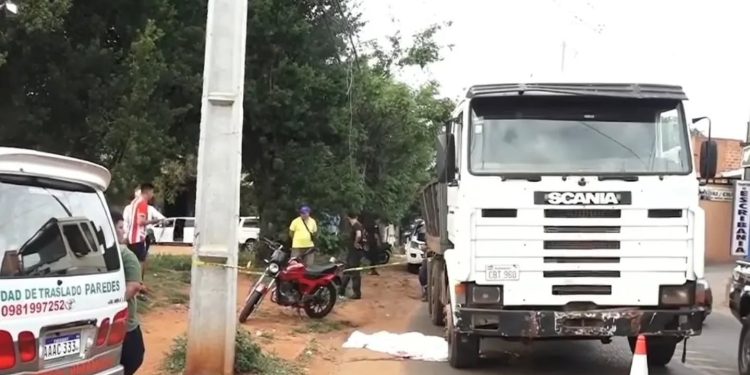 Padre y su hijo mueren tras ser arrollados por un camión en Capiatá