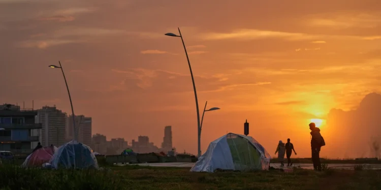 Crece el temor a una crisis energética global mientras Irán frena el tráfico mercante y ataca Dubái