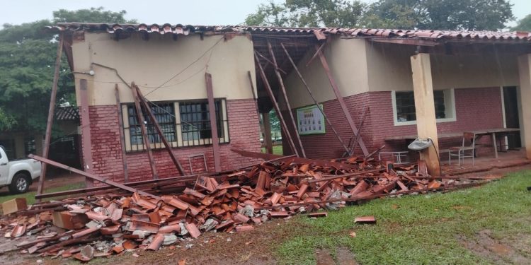 Temporal provoca daños en escuela de Villa del Rosario