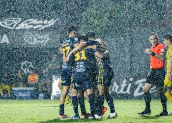 Trinidense se reencontró con el triunfo en una lluvia jornada frente a Recoleta FC