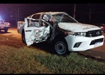 Ebrio al volante provoca aparatoso vuelco de patrullera en Hernandarias