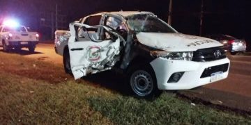 Ebrio al volante provoca aparatoso vuelco de patrullera en Hernandarias