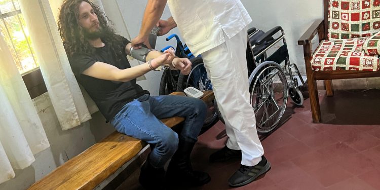 Quiso verle a Cartes y termina en el Neuropsiquiátrico