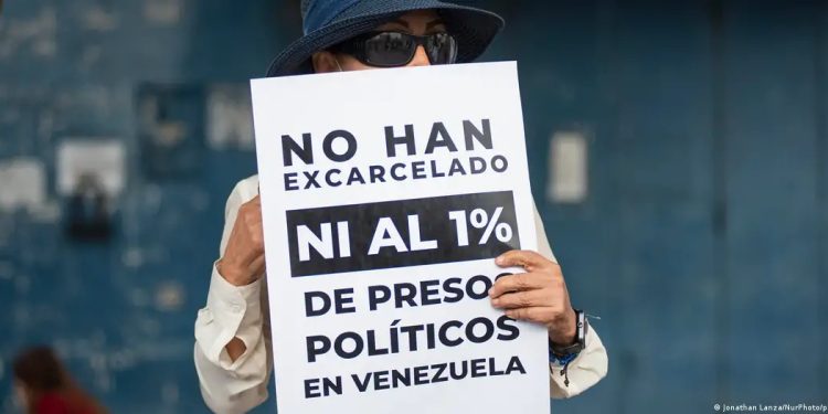 Venezuela otorga libertad condicional a 31 militares