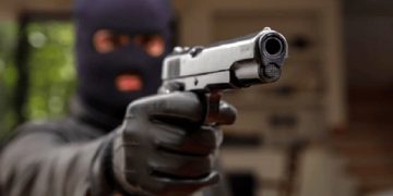 CDE: Cambista fue asaltado al salir de su domicilio