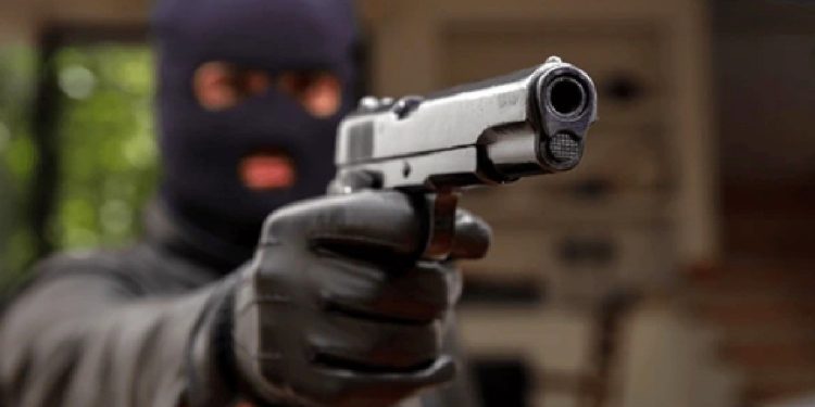 CDE: Cambista fue asaltado al salir de su domicilio