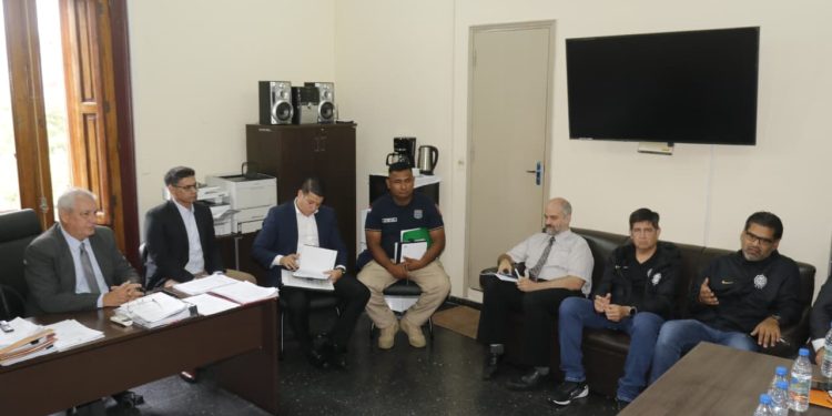 Policía llega a acuerdo con el Club Olimpia sobre los cateos en la «carpa azul»