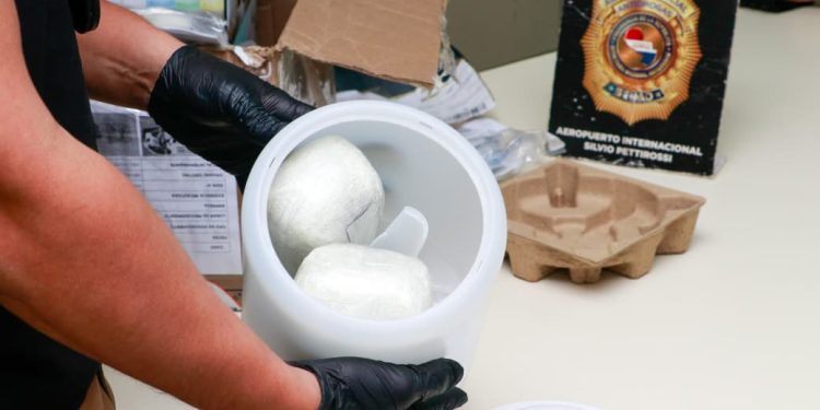 SENAD detecta envío oculto en encomienda aérea