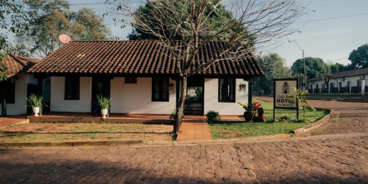 Santa María de Fe se convierte en el primer “pueblo–hotel” del país