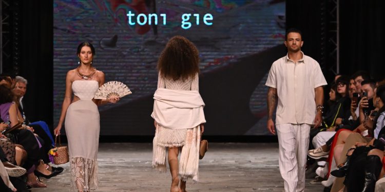 Paraguay deslumbra en pasarela con su artesanía en el Costa Rica Fashion Week