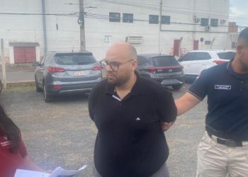 Médico forense cae por presunta extorsión y cohecho