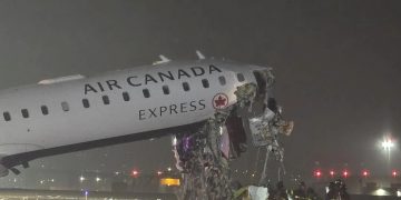 Dos muertos tras colisión entre un avión y camión en aeropuerto de Nueva York