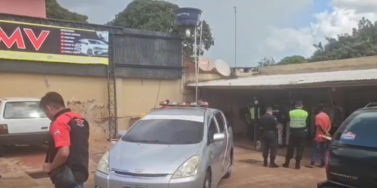 Un hombre fue acribillado a tiros en el interior de un lavadero