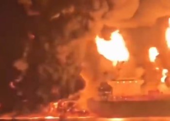 Irán atacó dos buques petroleros extranjeros en Irak; un muerto y 38 rescatados