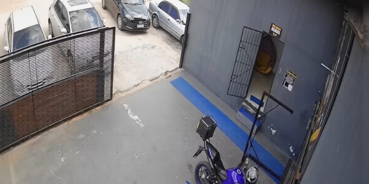 Una adolescente muere tras chocar en moto y ser arrollada por un vehículo