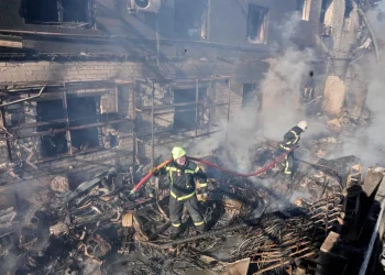 Ataque ruso en región de Kiev mata a 4 personas y hiere a 15; se estancan conversaciones de paz