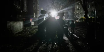 Ataque iraní cerca de centro de investigación nuclear israelí deja decenas de heridos