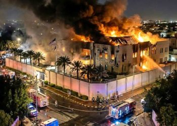 Irán atacó la embajada de EE.UU en Arabia y Trump aseguró que responderá «pronto»