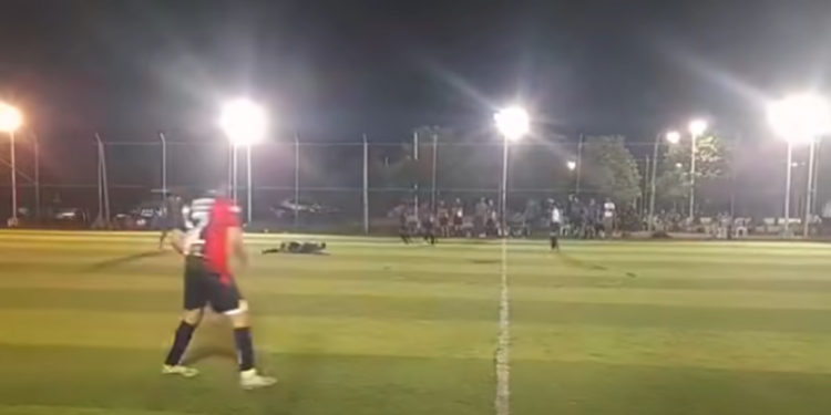Un joven murió tras descompensarse mientras jugaba un partido de fútbol