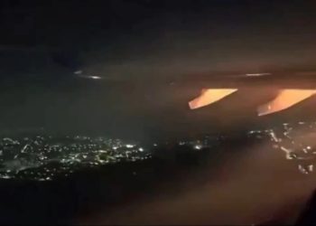 Explosión del motor de un avión nada más despegar en Sao Paulo