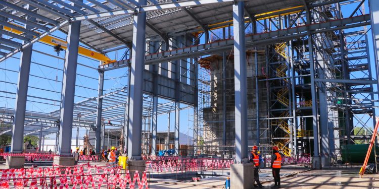 Paraguay impulsa industria del vidrio con horno 100% eléctrico