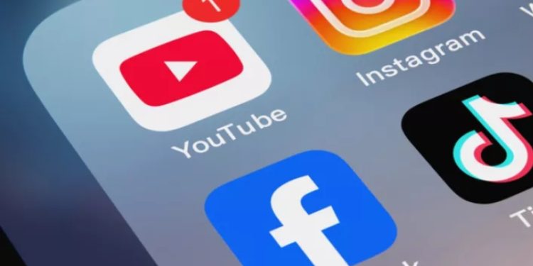 Condenan a Meta y YouTube a pagar USD 3 millones por «causar adicción» en menores de edad