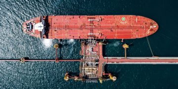 Irán advierte «cierre total» de Ormuz si EE.UU ataca su red energética