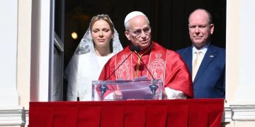 El papa denuncia la ostentación de fuerza y la prevaricación que amenazan la paz durante su viaje a Mónaco