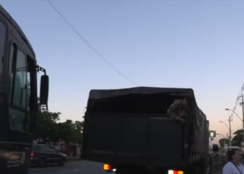 Sin colectivos, paradas llenas y camiones de contingencia repletos