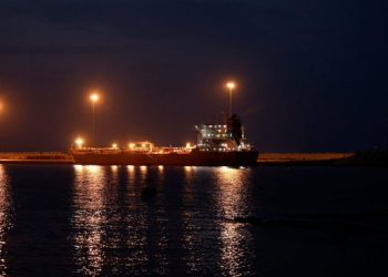 EE.UU autorizó venta temporal de petróleo ruso para aliviar mercado energético