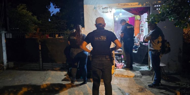 Usaban peluquería de «pantalla» para vender droga: una mujer es detenida