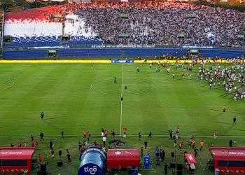 Ganaron los violentos: se suspendió Olimpia-Cerro por graves incidentes