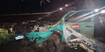 Funcionarios de la ANDE salen ilesos tras colisión con caballo en Yby Yaú