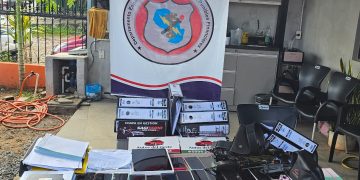 Allanamiento en Villa Elisa por presunta estafa deja 19 detenidos y múltiples evidencias incautadas