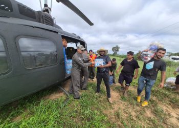 Asisten vía aérea a camioneros varados en el Chaco