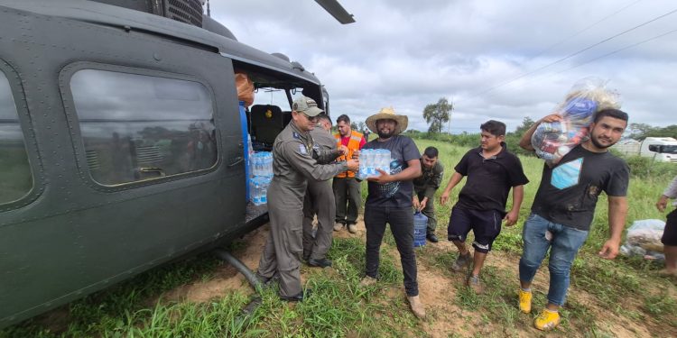 Asisten vía aérea a camioneros varados en el Chaco