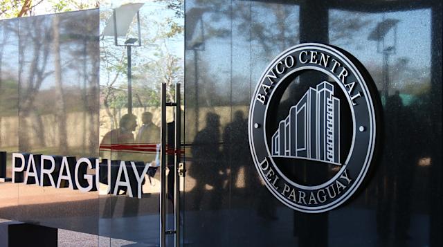 Economista afirma que se debe usar «creatividad» para cumplir con las deudas y no subir el déficit