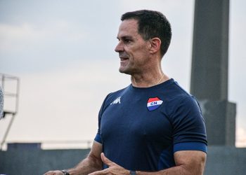 Víctor Bernay es presentado como nuevo DT de Nacional