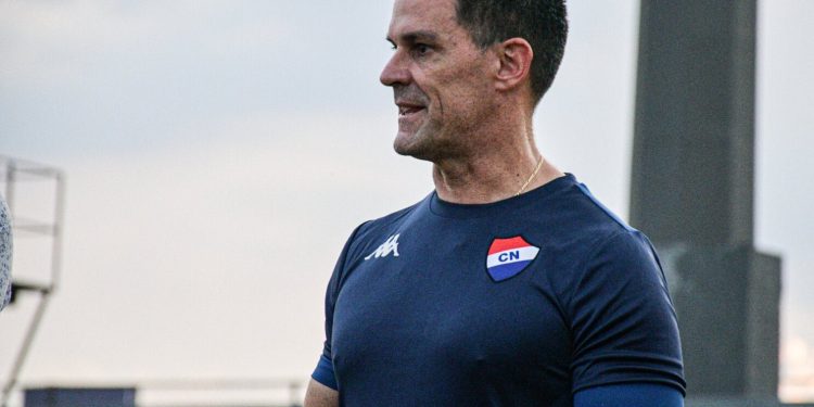 Víctor Bernay es presentado como nuevo DT de Nacional