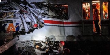 Indonesia: choque de trenes dejó 14 muertos y decenas de heridos