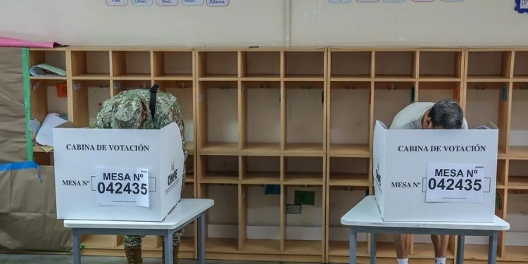 Autoridad electoral de Perú admite “serias irregularidades” en comicios generales